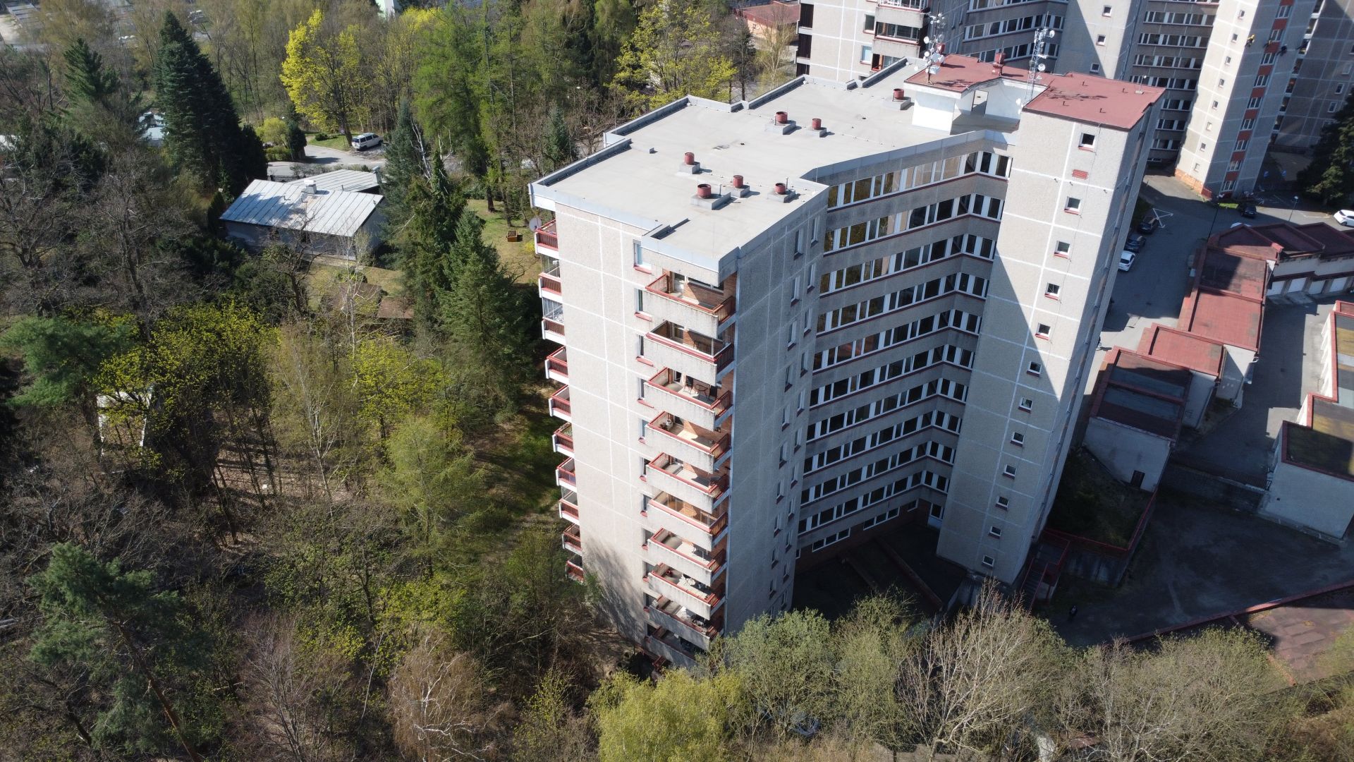 Prodej slunného a tichého bytu 1+1 s velkým balkonem v Liberci, Králův háj, Franklinova ul. 729, za 3.490.000,- Kč.