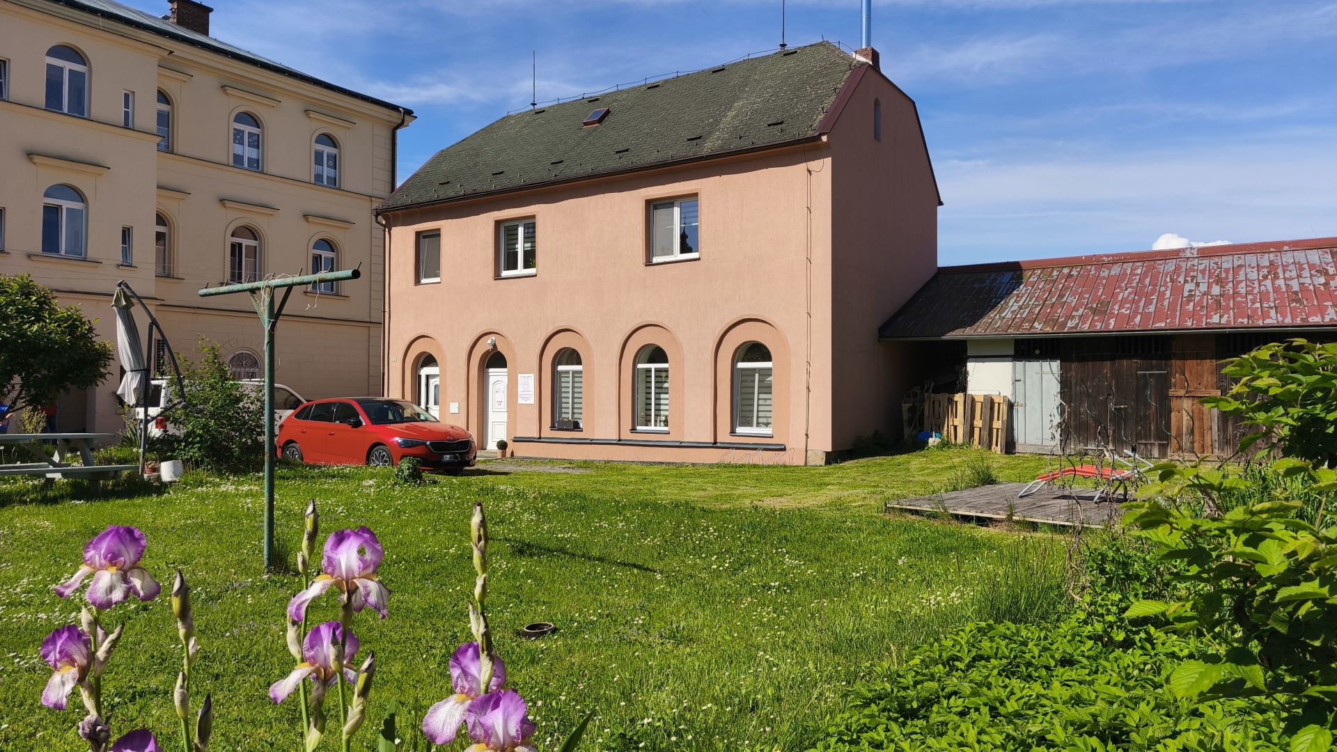 Prodej jedinečného rodinného domu 3+kk se zavedenou kosmetickou firmou přímo v centru Hrádku nad Nisou, za 7.900.000,- Kč.