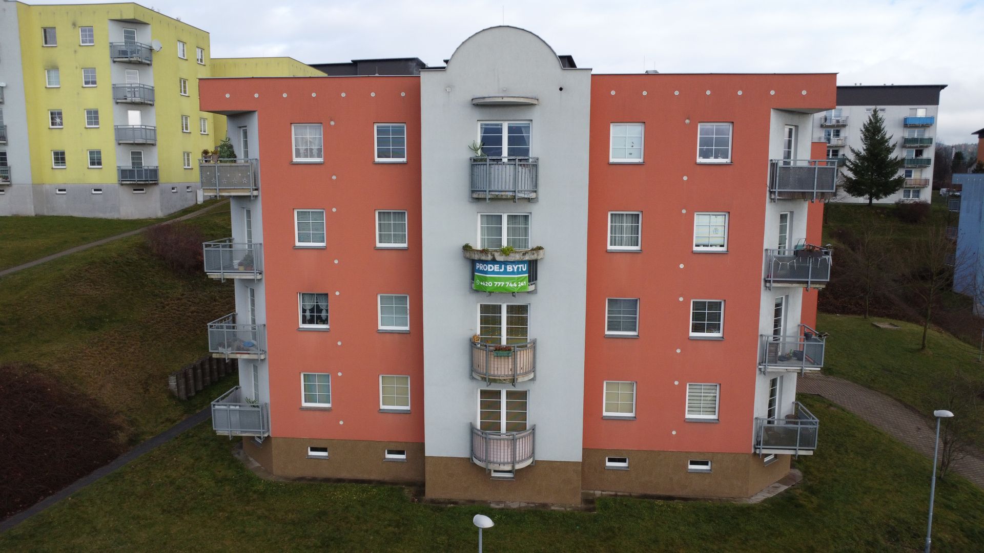 Prodej pěkného slunného bytu 3+kk s balkonem v novější zástavbě v Liberci, Vratislavice, ulice Křížová 1611/1, za 7.490.000,- Kč.