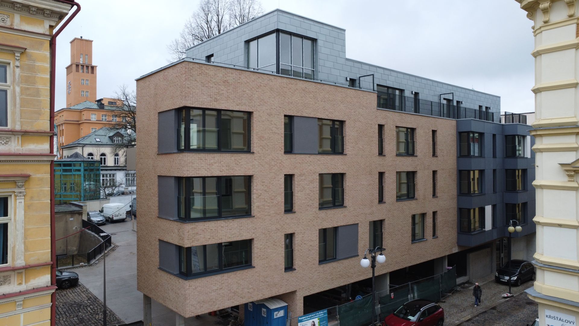 Pronájem nového bytu 1+kk, ca 35 m2, v centru Jablonce nad Nisou, za 10.900,- Kč + spotřeby.