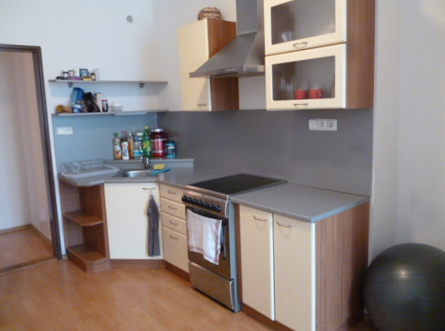 Pronájem bytu 2+kk, ca 40 m2, v centru Liberce, Pražská ul., 4. patro, za 9.000,- Kč + spotřeby.