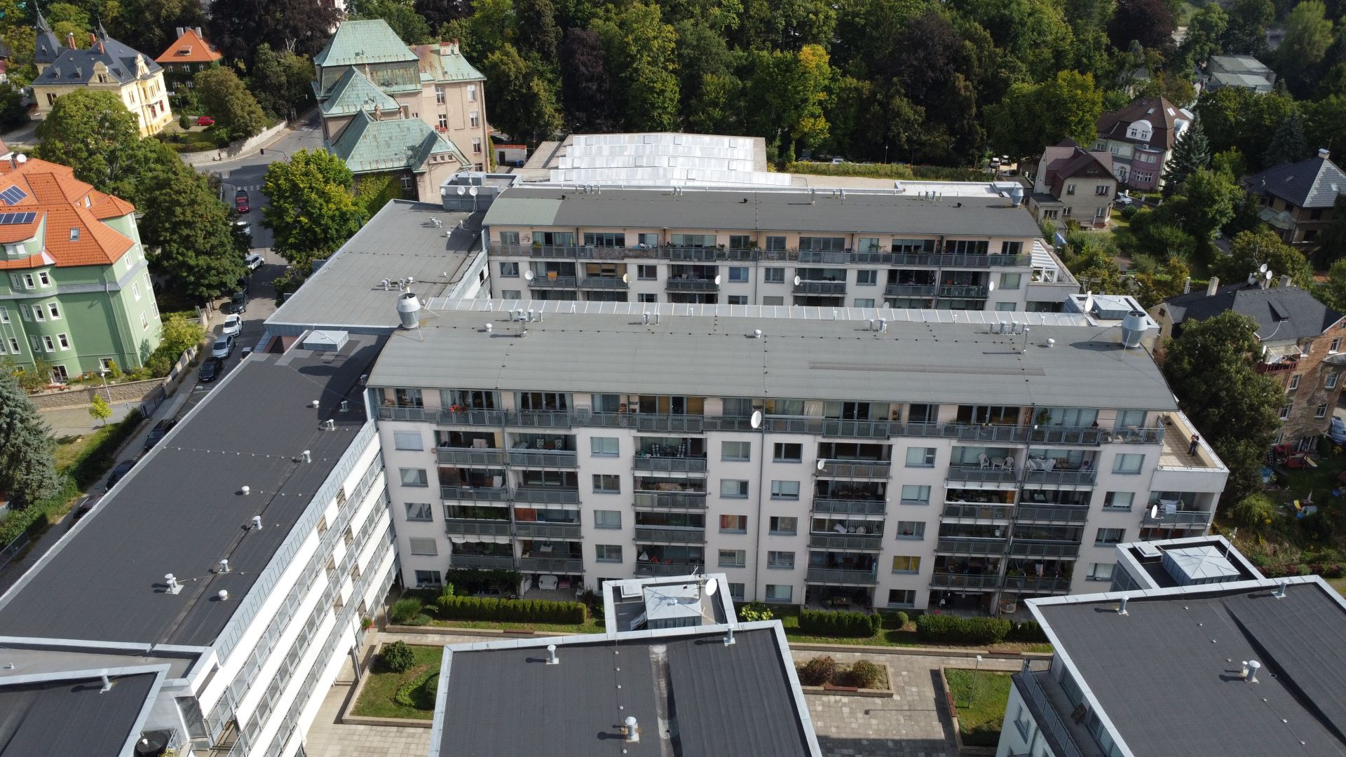 Pronájem rezidenčního bytu 3+kk s lodžií, šatnou, a garážovým stáním v centru Liberce, Tyršova ul., za 21.900,- Kč + spotřeby.
