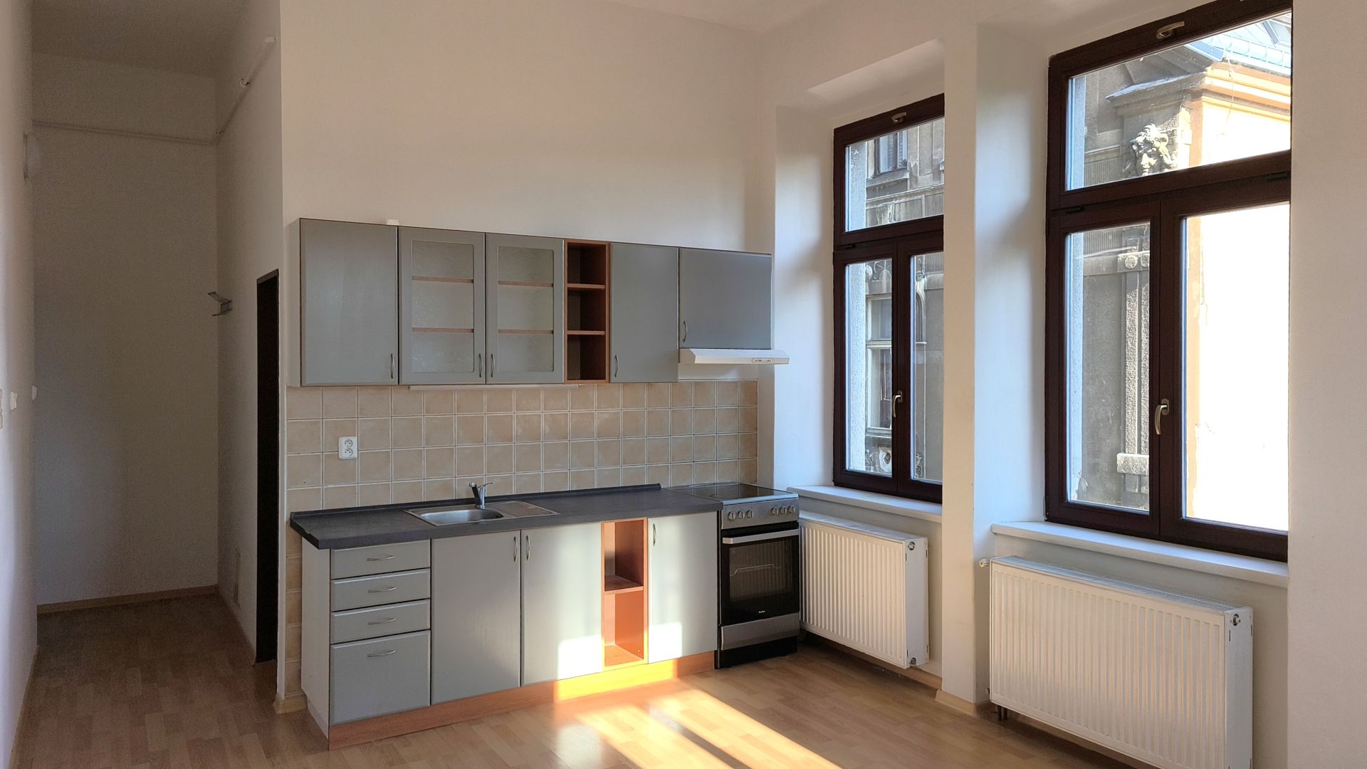 Pronájem bytu 1+kk v centru Jablonce n/N., s vlastním vytápěním kombi kotlem na plyn, Lidická ul. 20, za 7.500,- Kč + spotřeby.