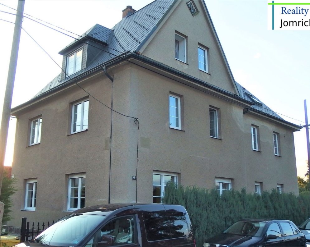 Pronájem pěkného podkrovního bytu 1+1, ca 50m2, v Liberci, Vesec za 11.500,- Kč + spotřeby.
