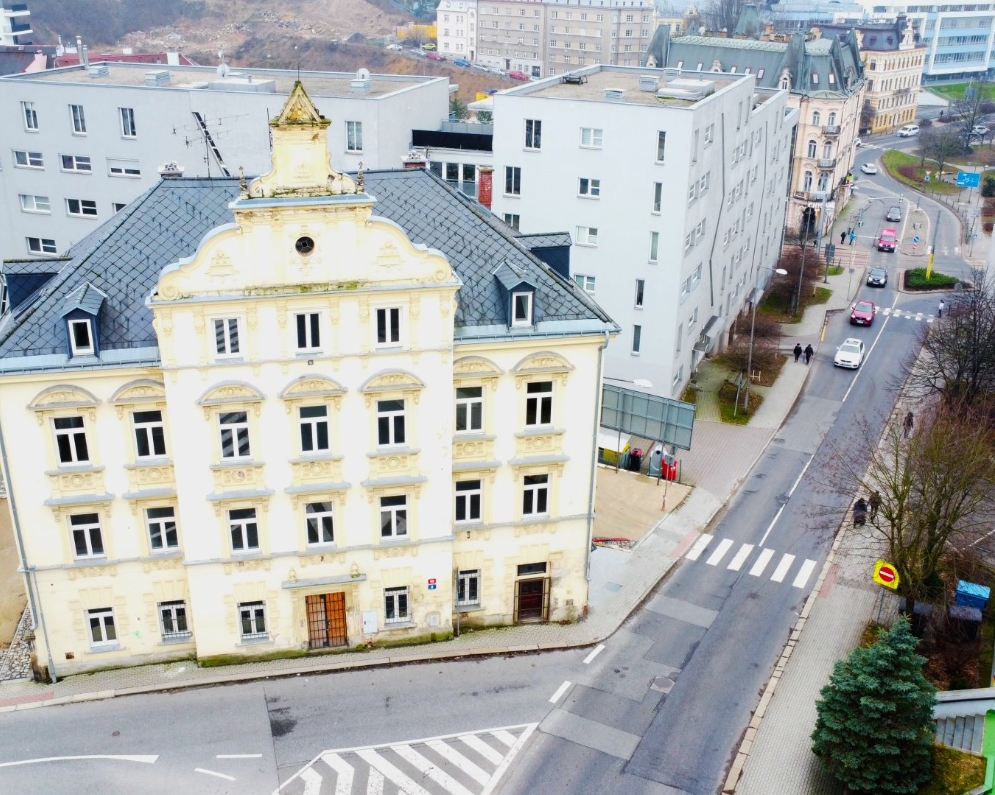 Pronájem bytu 1+kk s možností parkování a vlastním vytápěním, v centru Liberce, ul. 8 března 89/9, za 12.000,- Kč + spotřeby.