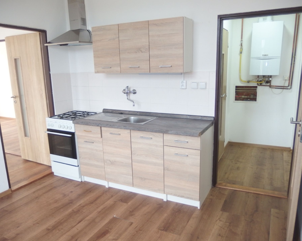 Pronájem bytu 2 + 1 s vlastním vytápěním v Liberci  - Vratislavice, ul. Nad Strání 188, za 13.500,- Kč + spotřeby.