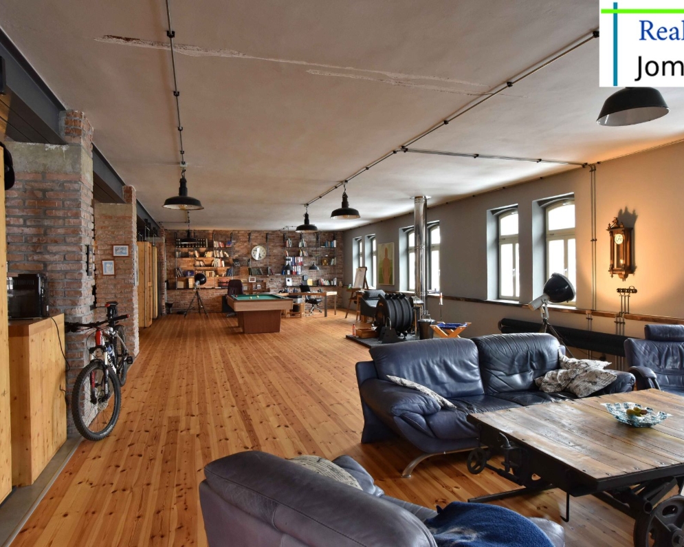 Prodej excelentního bytu ve stylu Brooklynského loftu, ca 250m2 s garáží a parkováním, za 14.900.000,- Kč.