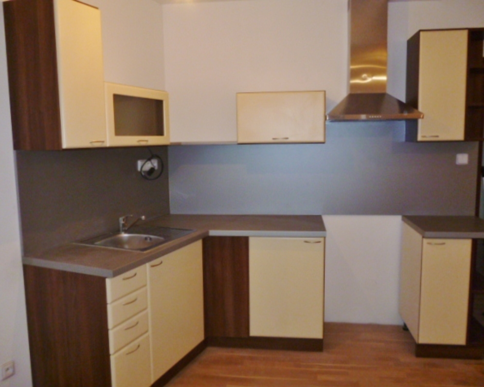 Pronájem bytu 2+kk, 47 m2, v centru Jablonce nad Nisou, Podhorská ul. 28a, za 8.500,- Kč + spotřeby.