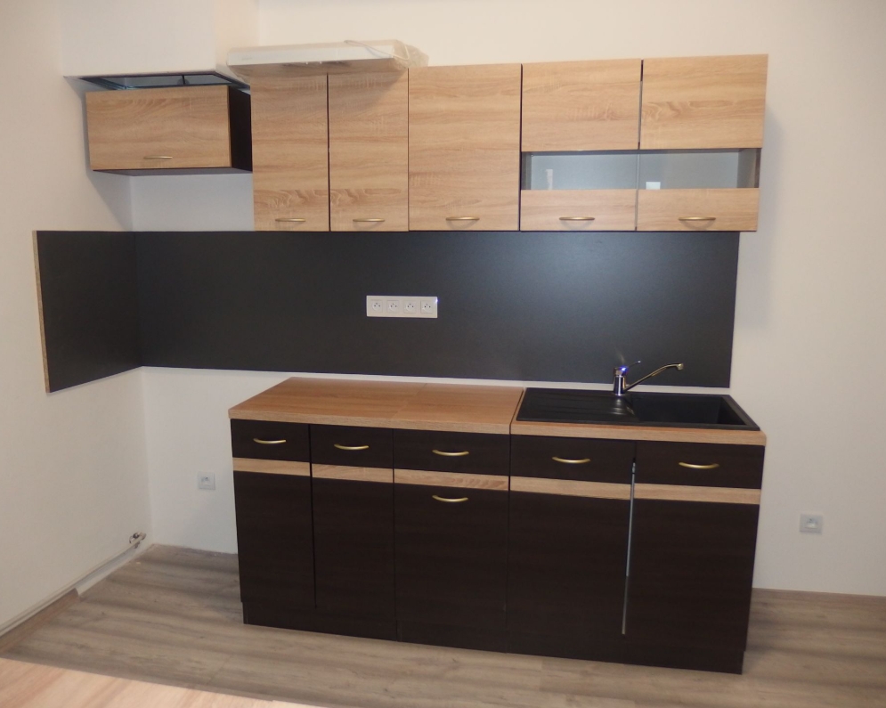 Pronájem přízemního bytu 1+1, ca 44 m2, v centru Chrastavy, Žitavská ul. č.p. 150, za 10.300,- Kč + spotřeby.