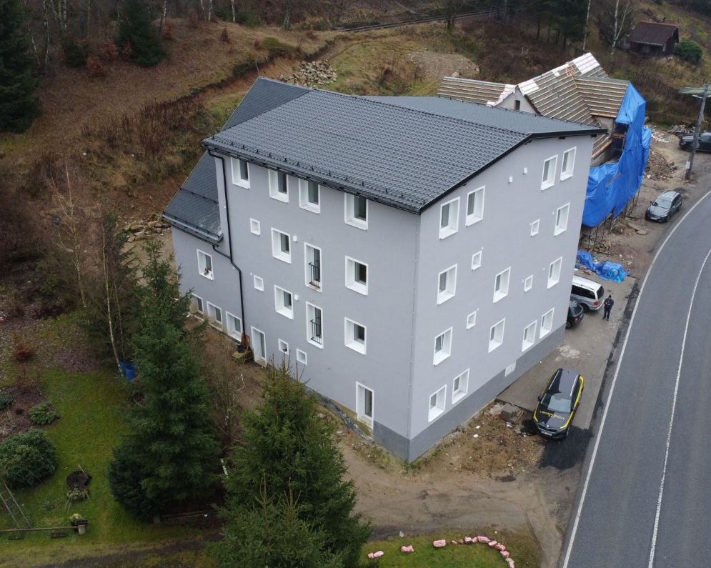 Pronájem nového bytu 2+kk, ca 48 m2, včetně parkování pro jedno auto, Smržovka, za 11.000,- Kč + spotřeby.