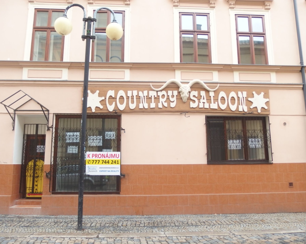 Pronájem obchodu, ca 45 m2, s výlohami v centru Jablonce nad Nisou, Jungmannova ul. 602/5, za 7.500,- Kč + spotřeby.