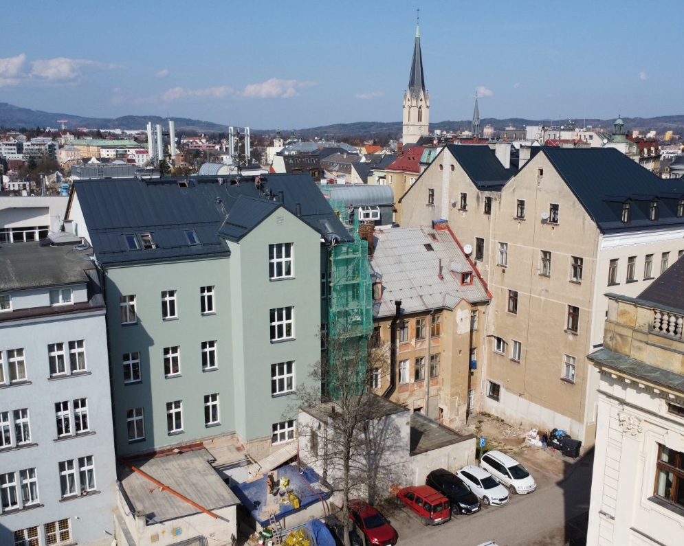 Pronájem nového bytu 2+kk s možností parkování u domu, ca 51m2, v centru Liberce, Moskevská ul., za 17.000,- Kč + spotřeby.