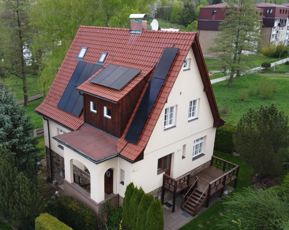 Prodej prvorepublikové vily 8+2 v Lázních Libverda včetně dvou nových garáží, za 9.900.000,- Kč.