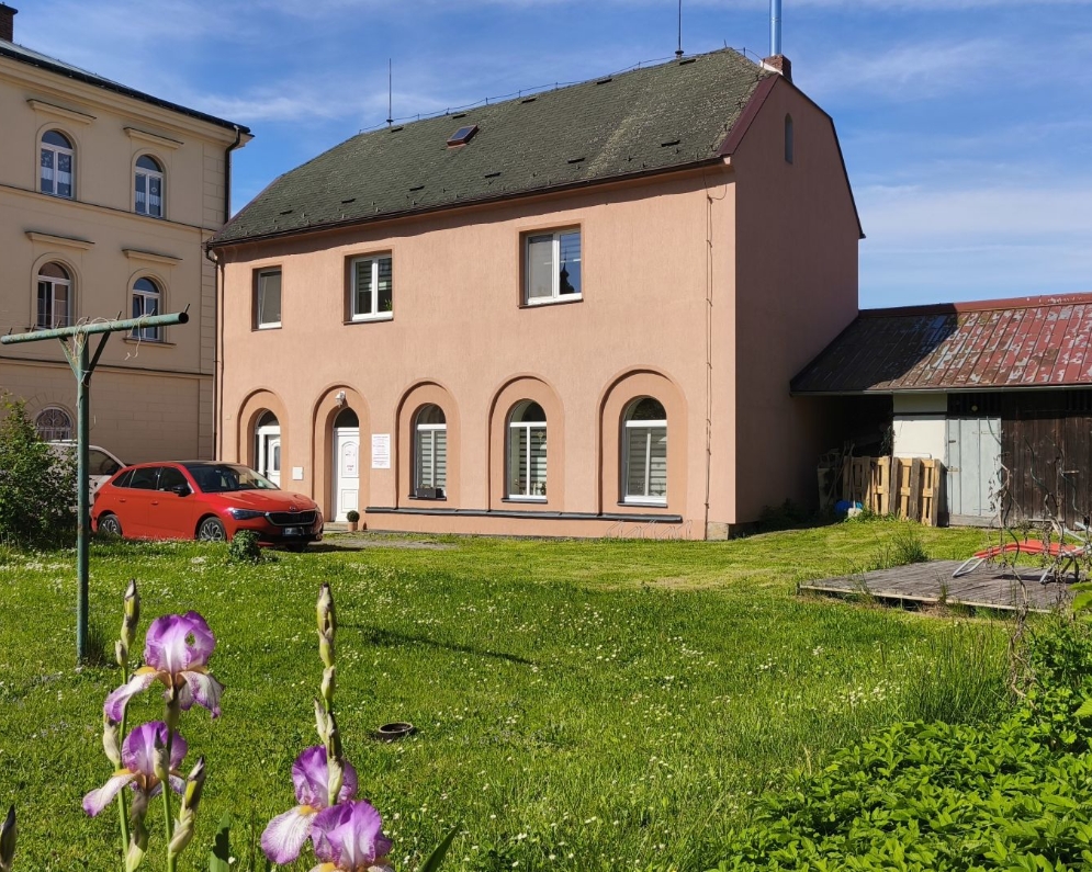 Prodej jedinečného rodinného domu 3+kk se zavedenou kosmetickou firmou přímo v centru Hrádku nad Nisou, za 7.700.000,- Kč.